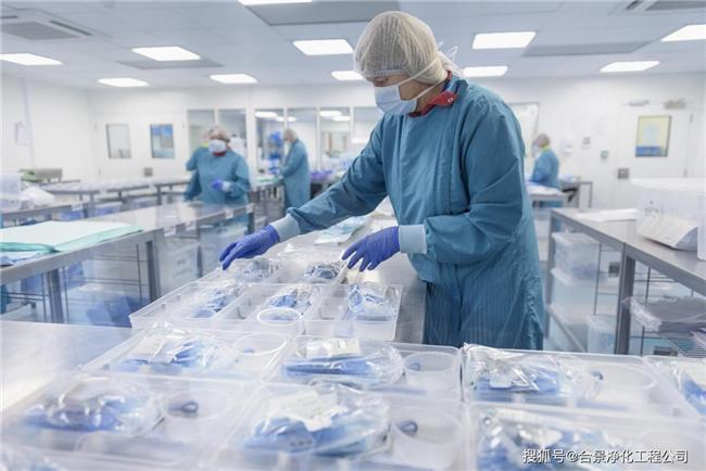 Keto Brussels Sprouts with Bacon in skillet